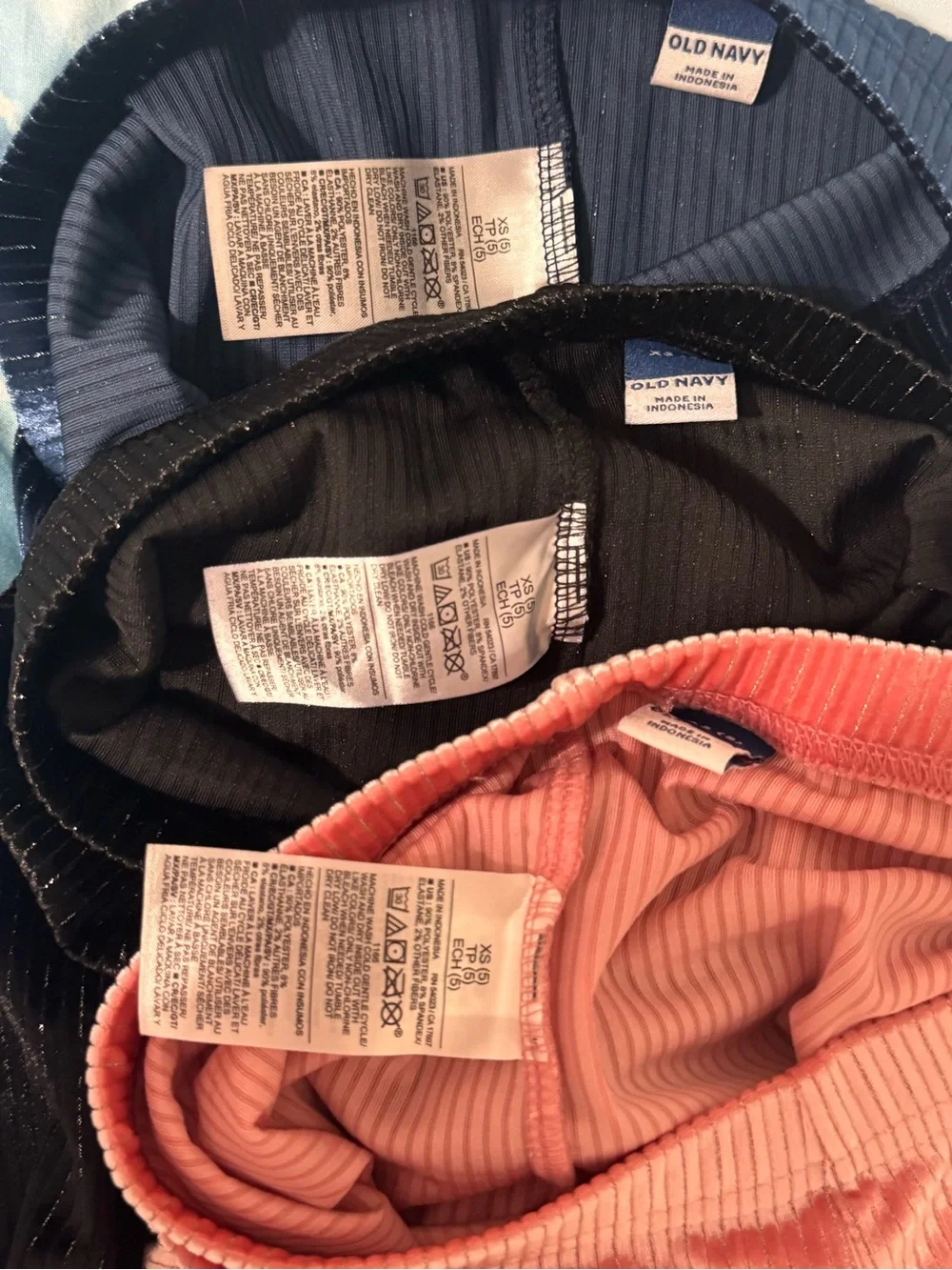 Old Navy 3 pair Girls Size XS/5 Velvet Rib Leggings Trio in Coral, Navy & Black